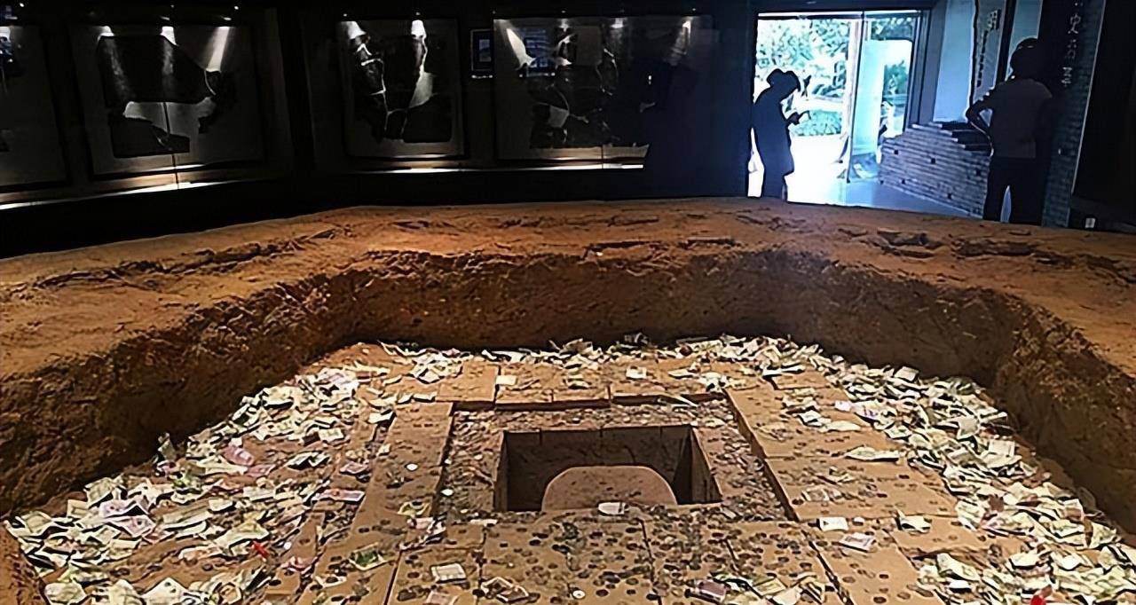 01年杭州雷峰塔下发现地宫,挖出一小金盒,塔底秘密终于浮出水面