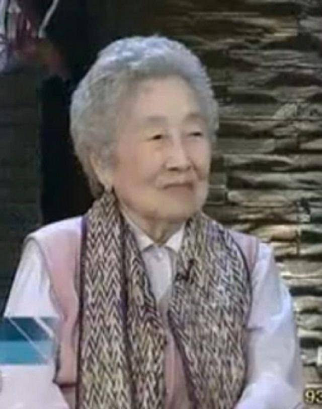 23岁嫁入豪门,公公败光家产,她与丈夫街头炸油条,再成千亿富翁_芷芳