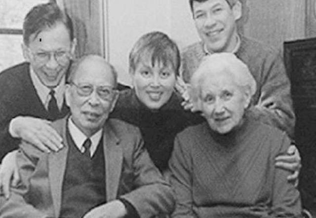 裘法祖说:"如果有下辈子,我们还要做夫