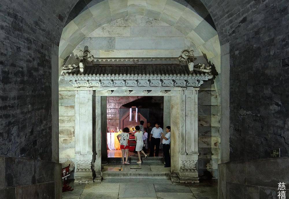 慈禧太后陵墓:如同帝王陵,珍宝被孙殿英洗劫一空,慈禧尸体遭到侮辱