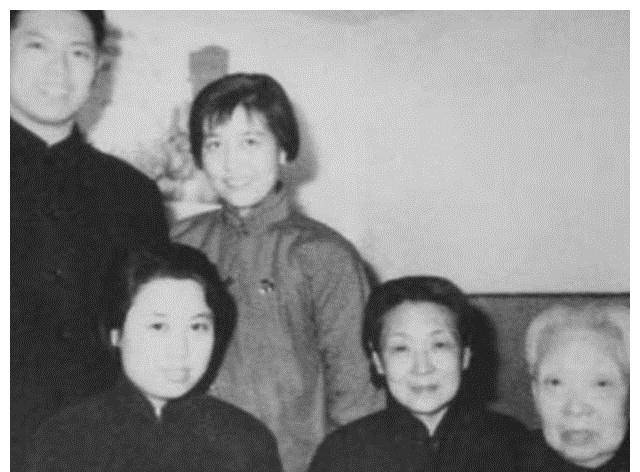 本是张作霖最受宠的女儿,却被迫嫁蒙古智障王子,被折磨精神失常