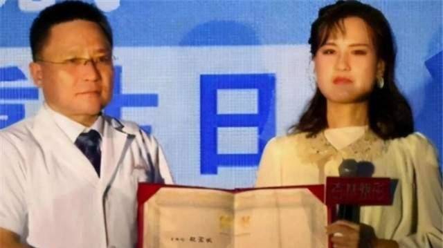 "歪脸女孩"赵宏秋,受资助变女神,舍弃百万年薪当老师