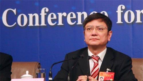 浙大网红教授郑强:空姐在天上端茶倒水,要研究生学历有必要吗?