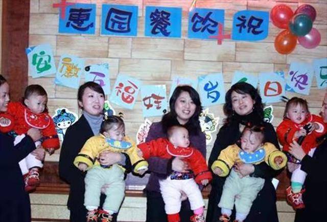 安徽夫妇16年前生下五胞胎,如今5个孩组团上初中,最怕开家长会