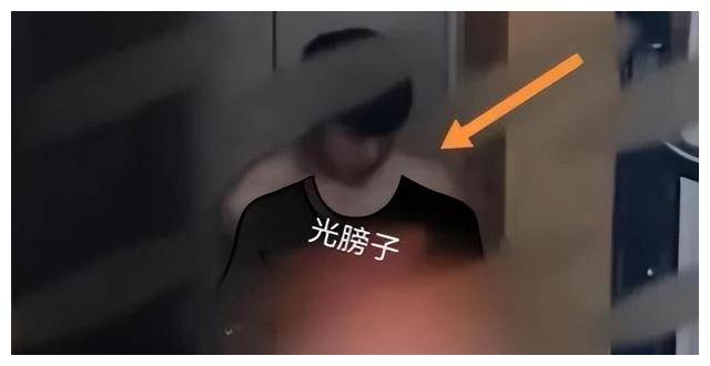 男子在家里光着膀子,女子觉得辣眼睛向警方举报,险些被刑拘10天