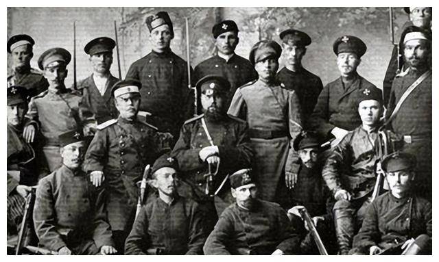 那块沧桑的石碑,见证了一个民族跌入谷底的苦难岁月.而它的归