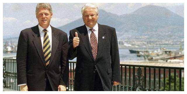 1999年,叶利钦让位给普京之后,普京是如何对待叶利钦家族的