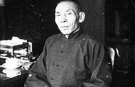 从瘪三到上海滩枭雄,"霸占"母女三人的杜月笙,是黑还是白?