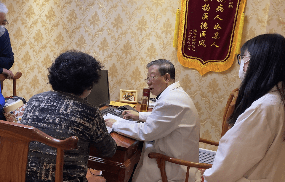 包含中日友好医院、医院陪诊，健康咨询代排队挂号，让每个患者轻松看上病的词条