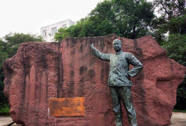 "中国科研之父"钱学森,放弃美国高薪回国,月薪有多少钱?