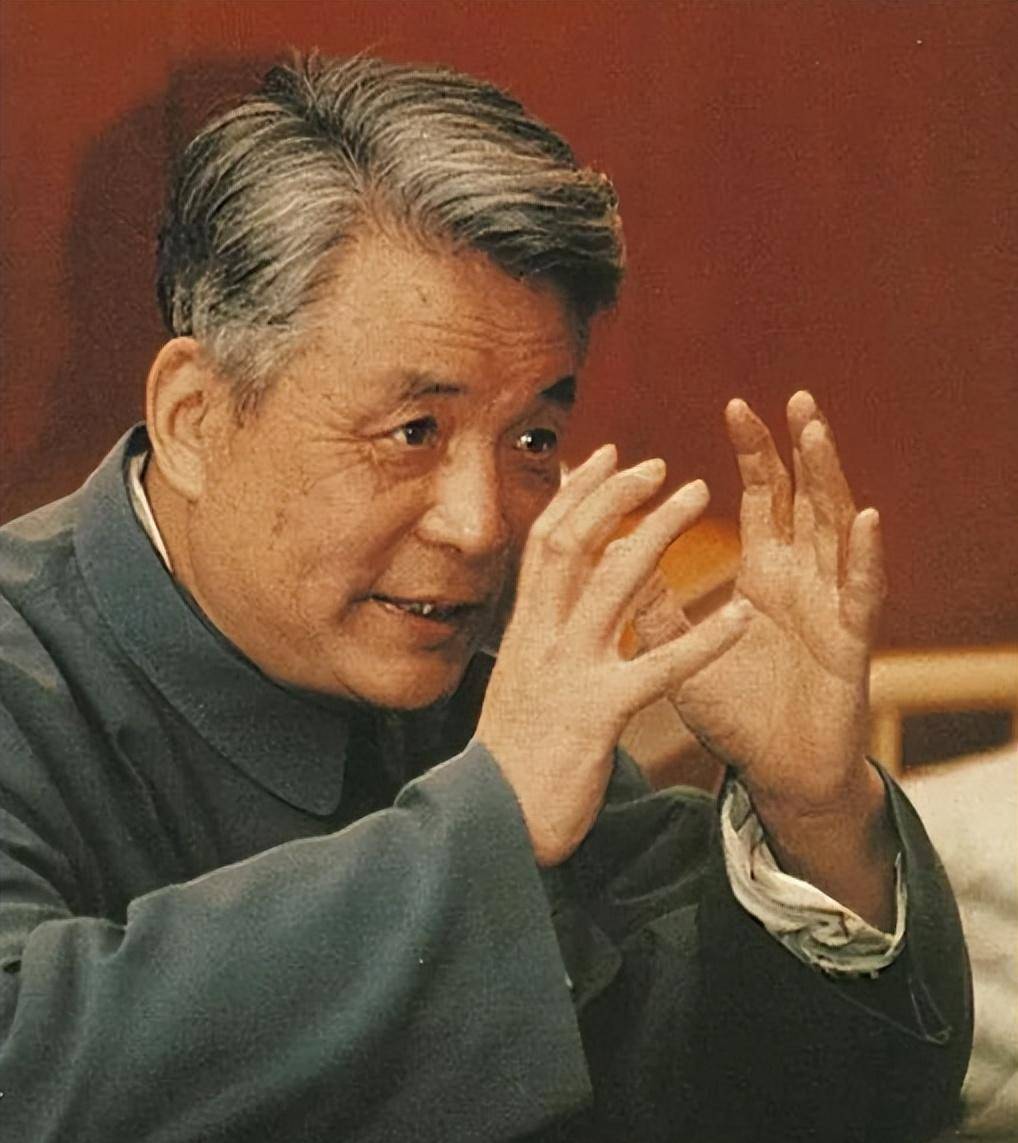 邓稼先:名字被列为国家最高机密28年,身患癌症死在妻子怀中