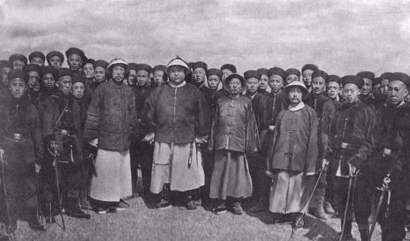 清政府对地方的掌控力度就在不断的消弱,什么淮军,楚军,湘军以及各