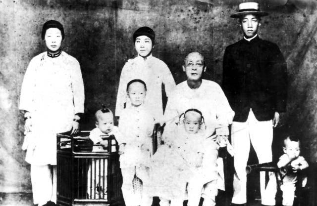 图 | 1910年林觉民就义前一年全家合影自我牺牲拯救国家,一封《与妻书