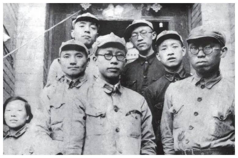 他是红军级别最高的叛将，晚年带上亿资金回国，却不肯承认罪行 - 清幽闲适