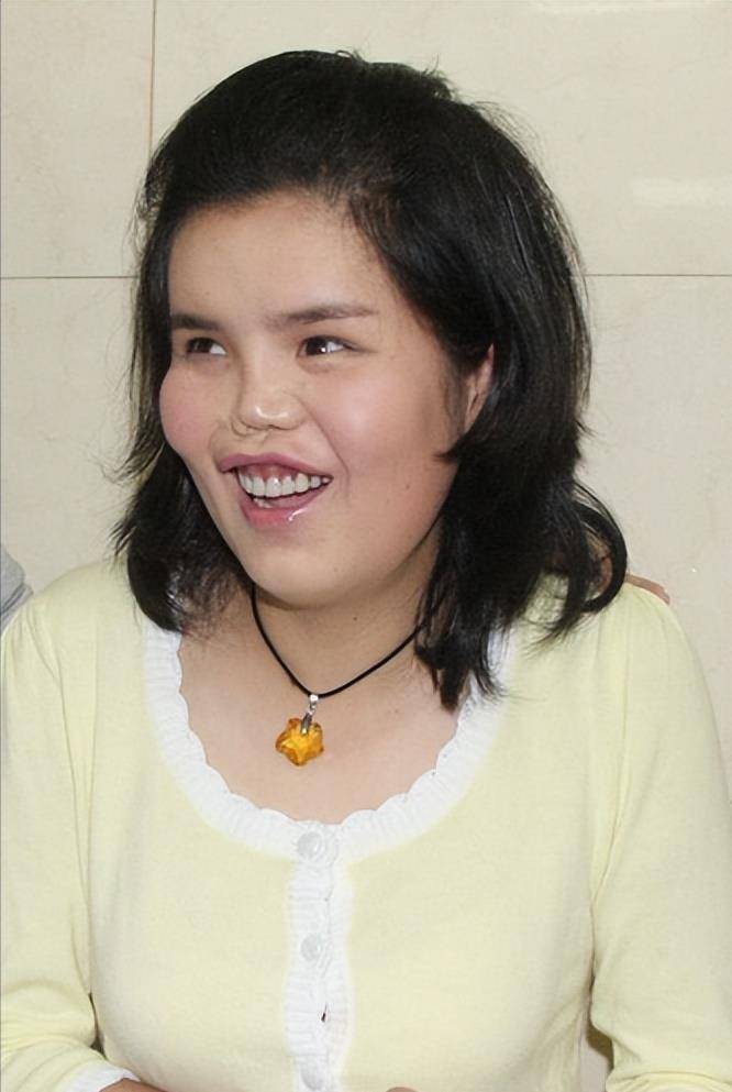 1988年陕西农民捡到"坑面女婴",22年后女孩变美,决定嫁给哥哥