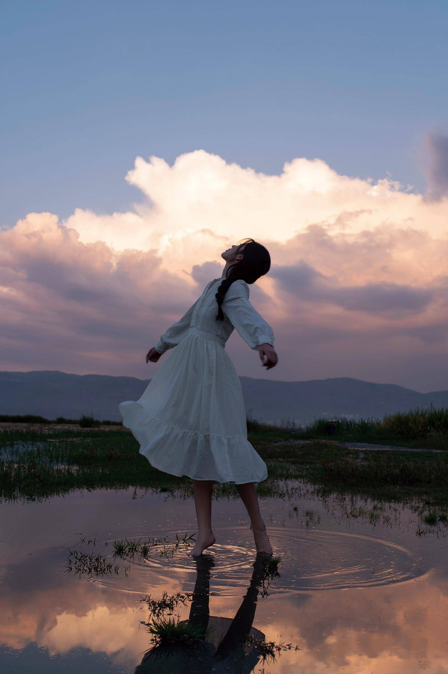 水边的唯美人像创作