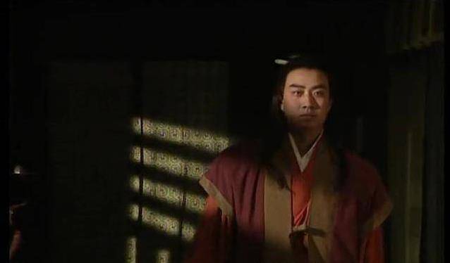 楚平王听信费无忌谗言,欲杀伍奢一家,伍子胥成功逃跑