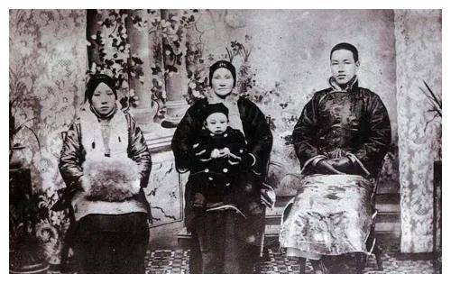 毛福梅:蒋经国生母,被蒋介石抛弃后以姐弟相称,最终被日军炸死_王采玉