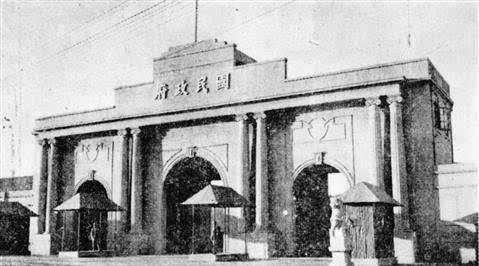 南京国民政府国民政府1932年迁都洛阳一事,充分显示了洛阳在蒋介石对