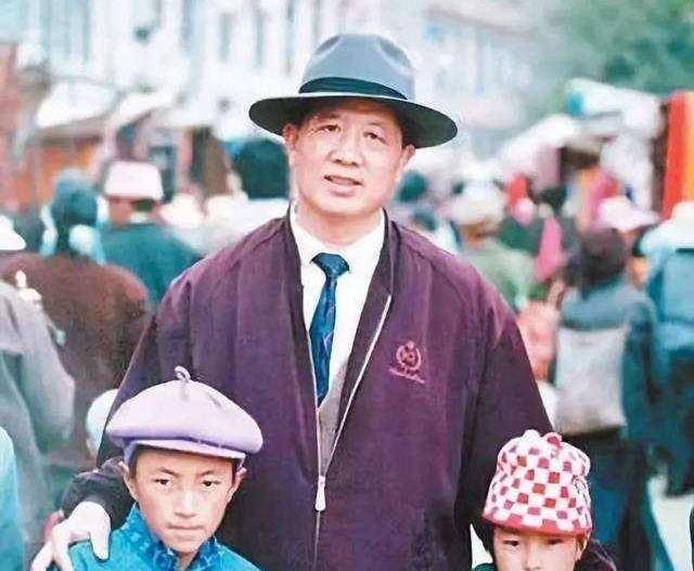 孔繁森就是将此做到了极致的人,连同他的儿女也是,将满腔的热血全部给