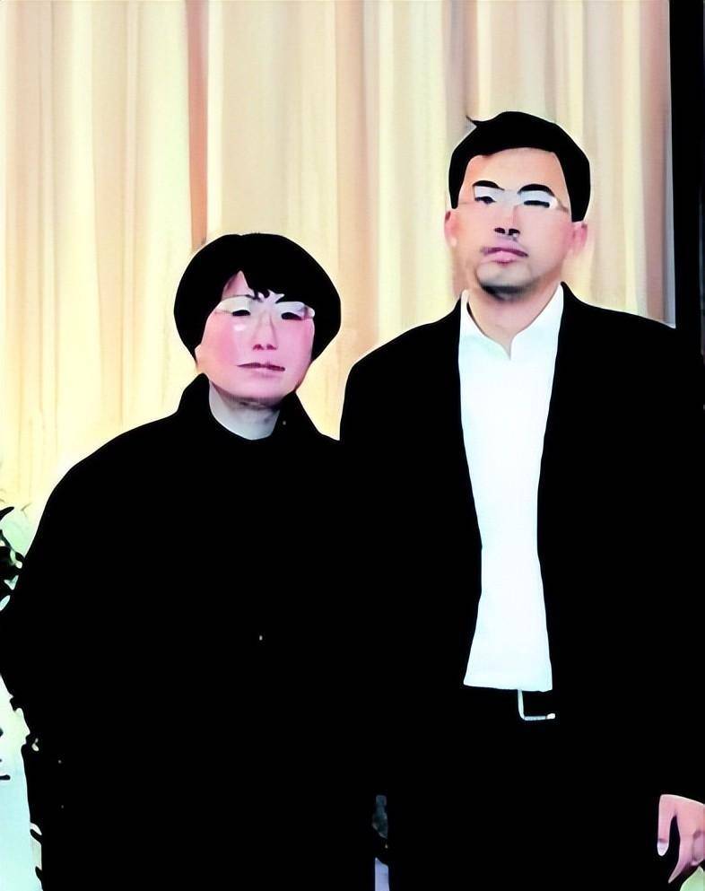 他54岁娶25岁模特,一幅画上亿却突然离世,遗孀将大儿子告上法庭