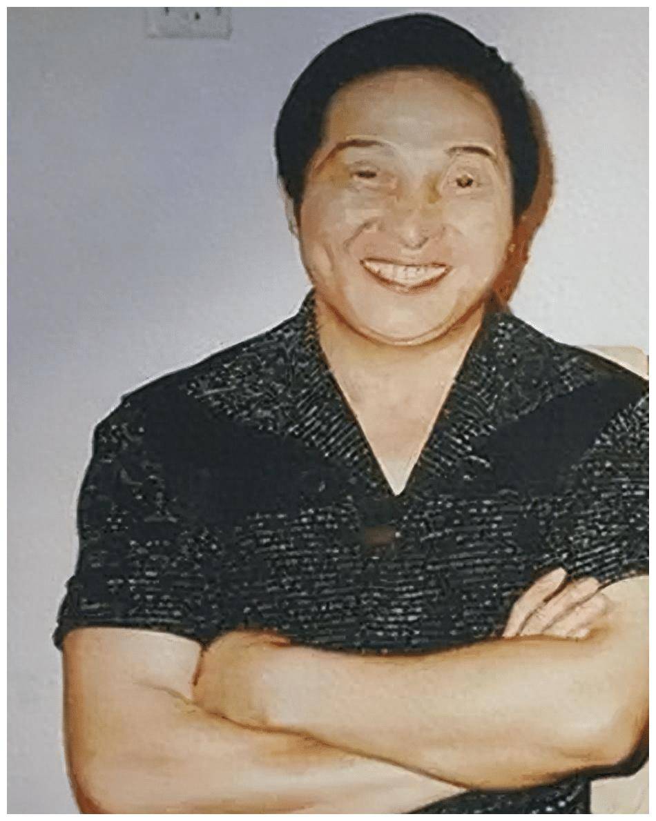 大师王林为一线明星"床上开光",让她们一丝不挂,在身上画符!