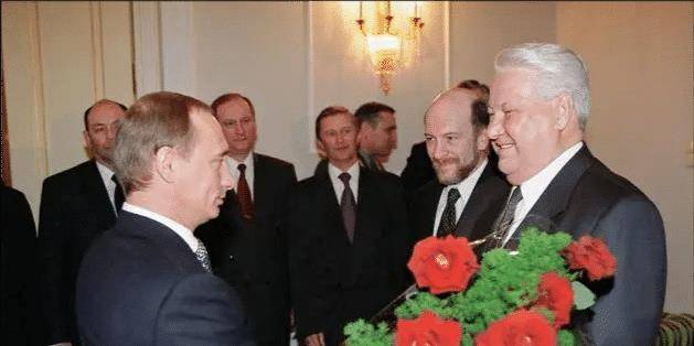 叶利钦明明还有2年任期才到,为何着急将权交给普京?_俄罗斯_苏联_家族