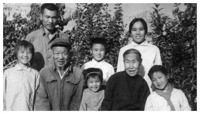 董存瑞19岁牺牲后,妻子守丧3年后改嫁,外甥牺牲在抗疫一线_王平_隆化