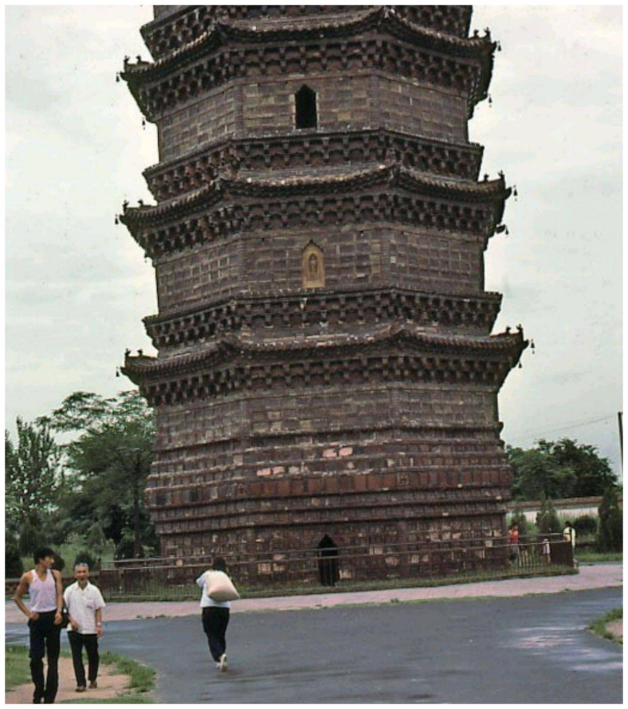 河南老照片:1988年开封街头景象,历史情景,看下经典不?