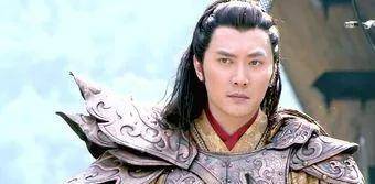 但他的威猛并不是体格健硕,长相粗犷,相反他长相十分阴柔,有"玉面阎王