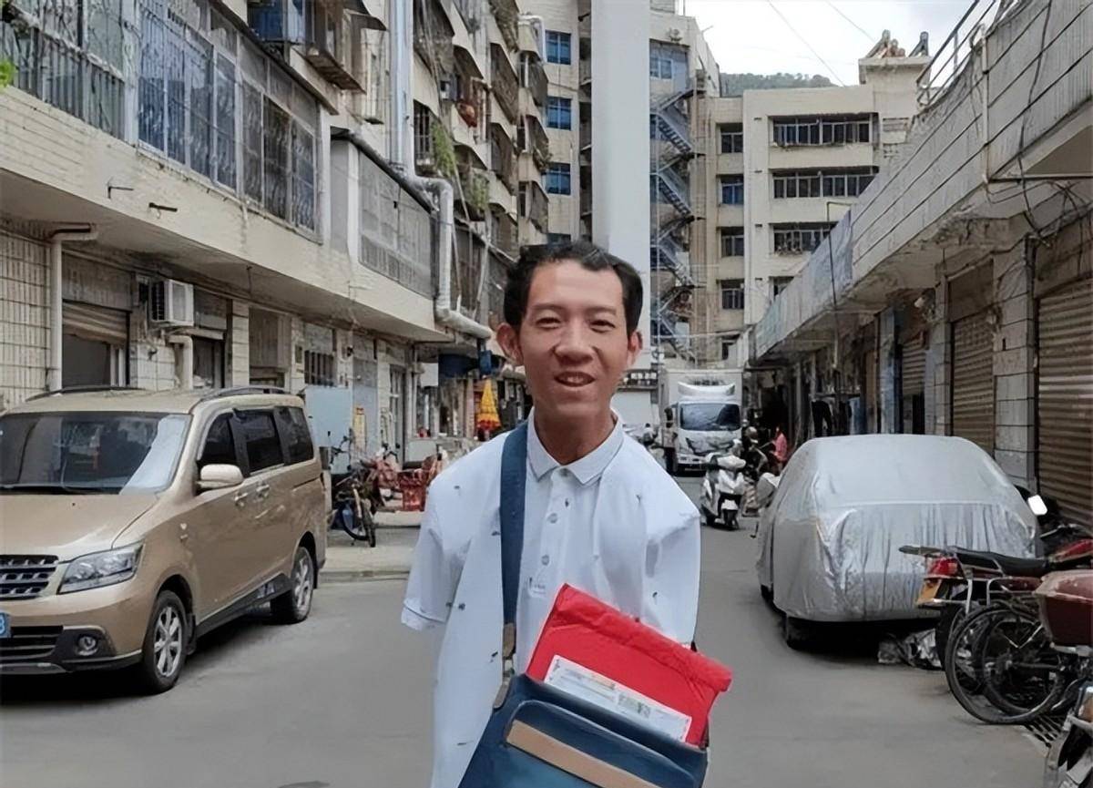 "无臂少年"彭超,6岁失去双臂,用双脚高考,他考了多少分