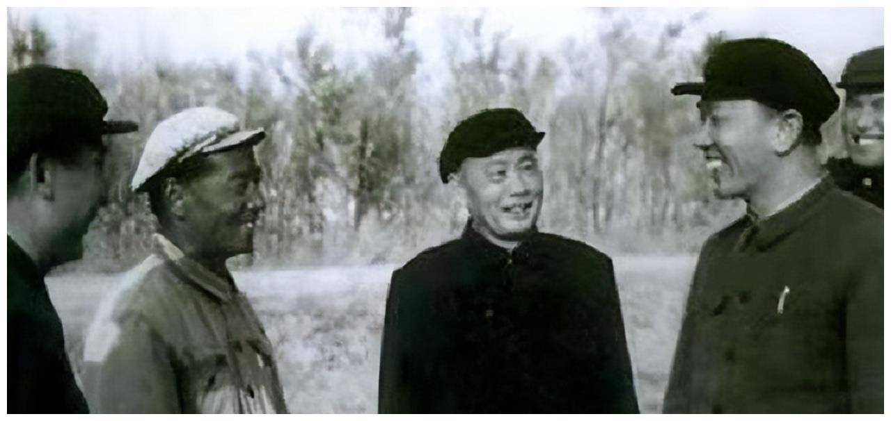 杨勇调新疆军区司令员,不想兼任地方职务,总理:用王恩茂阻力大_邓公_工作_军队