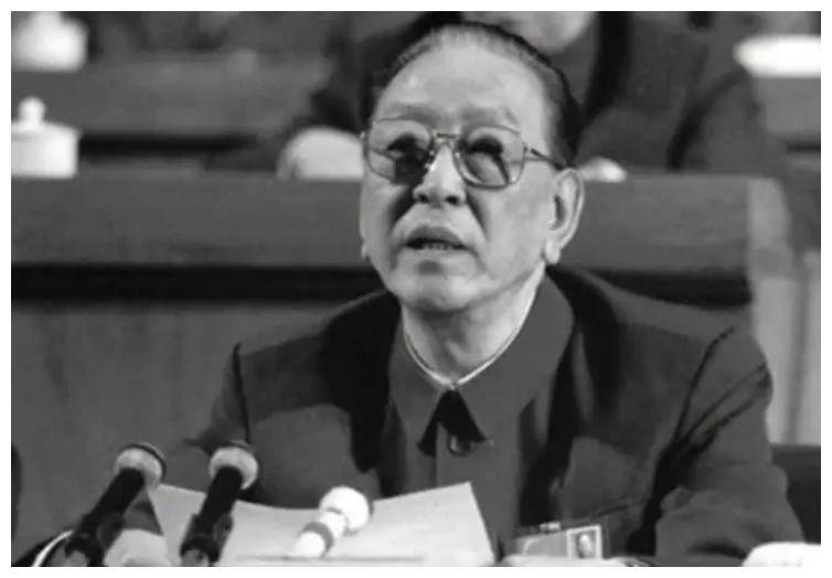 他父亲是大内高手,说许世友打不过他,虽没有军衔,成就却非常高_耿飚_功夫_敌人