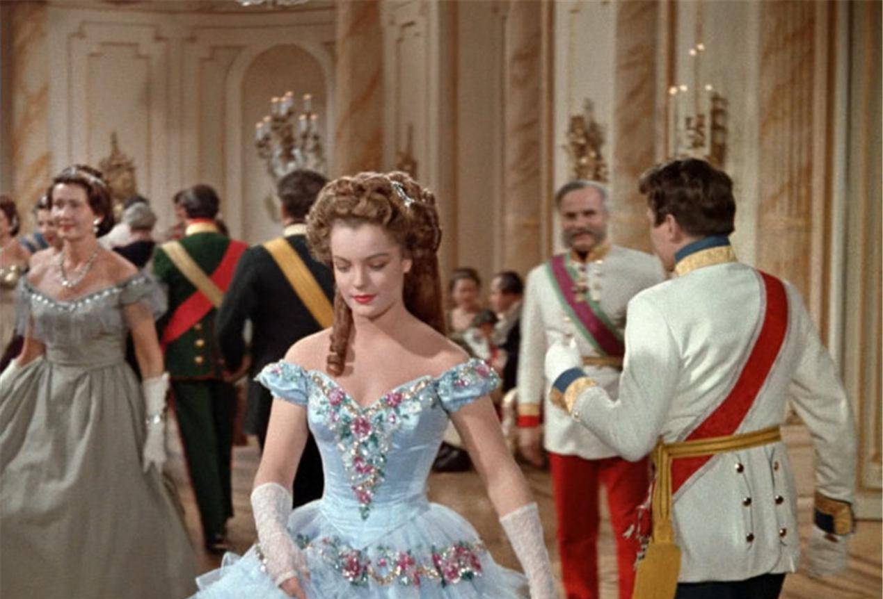 茜茜公主有多爱美?"a4腰"还不够,怀孕期间也要控制体重