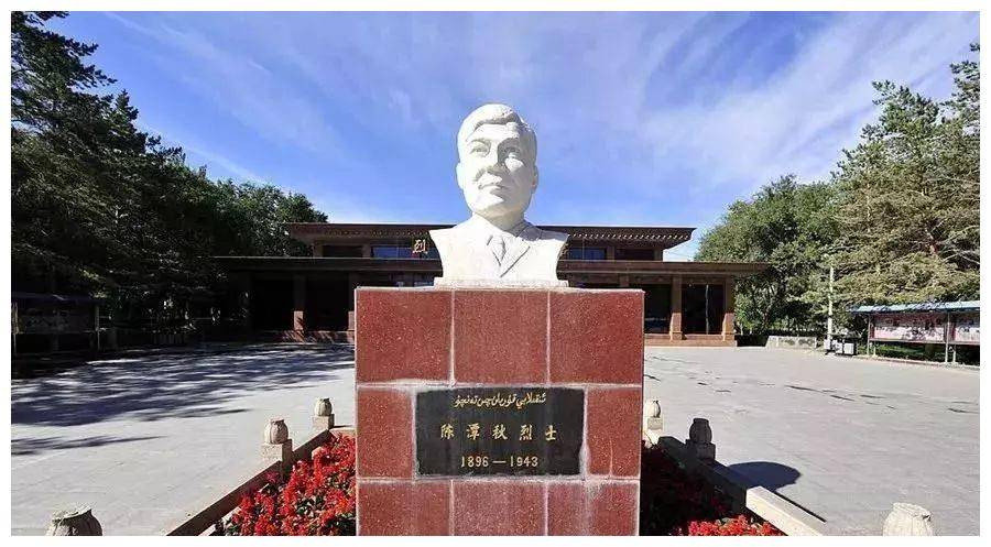 隆重举行了陈潭秋,毛泽民,林基路,乔国桢,吴茂林五位革命烈士陵墓落成