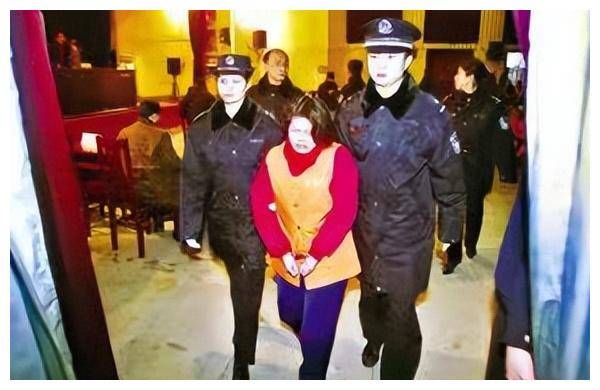 刘桂芬的堕落,让汪显东感到心里十分的无奈,他不知道为何妻子这样的