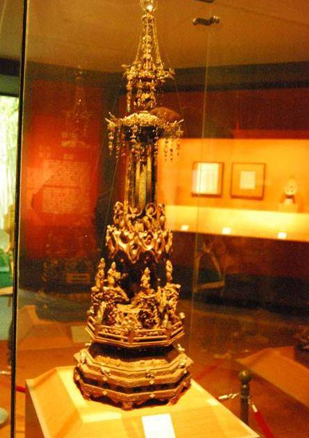 小学生放学相约"掏鸟蛋"发现千年文物,专家估价最少值50亿