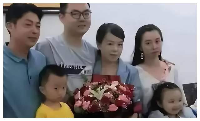 血浓于水?潘克律师为郭威发声,五一假期许妈姚爸与吉祥四宝团聚