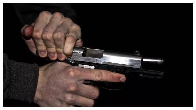 但是在南非,像聂文虎这样有钱且生意不错的钻石商人被人打家劫舍,已经