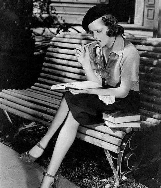 在拉娜·特纳15岁之时,在好莱坞高中就读的拉娜·特纳,被编辑威廉