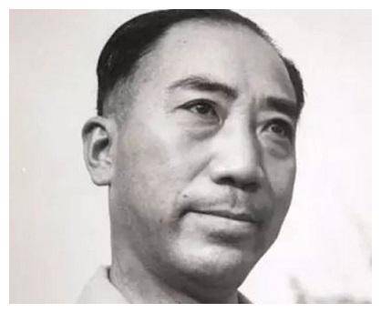 蒋介石一生害怕3人,戴笠帮他除掉2人,最后一女子险些要了他的命