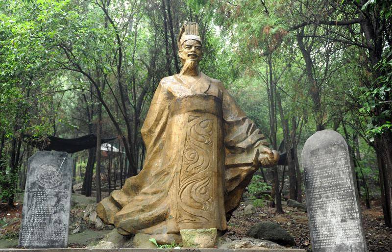 浙江鸿山出土一道士法器,浑身缠绕着8条蛇,墓主正是范蠡