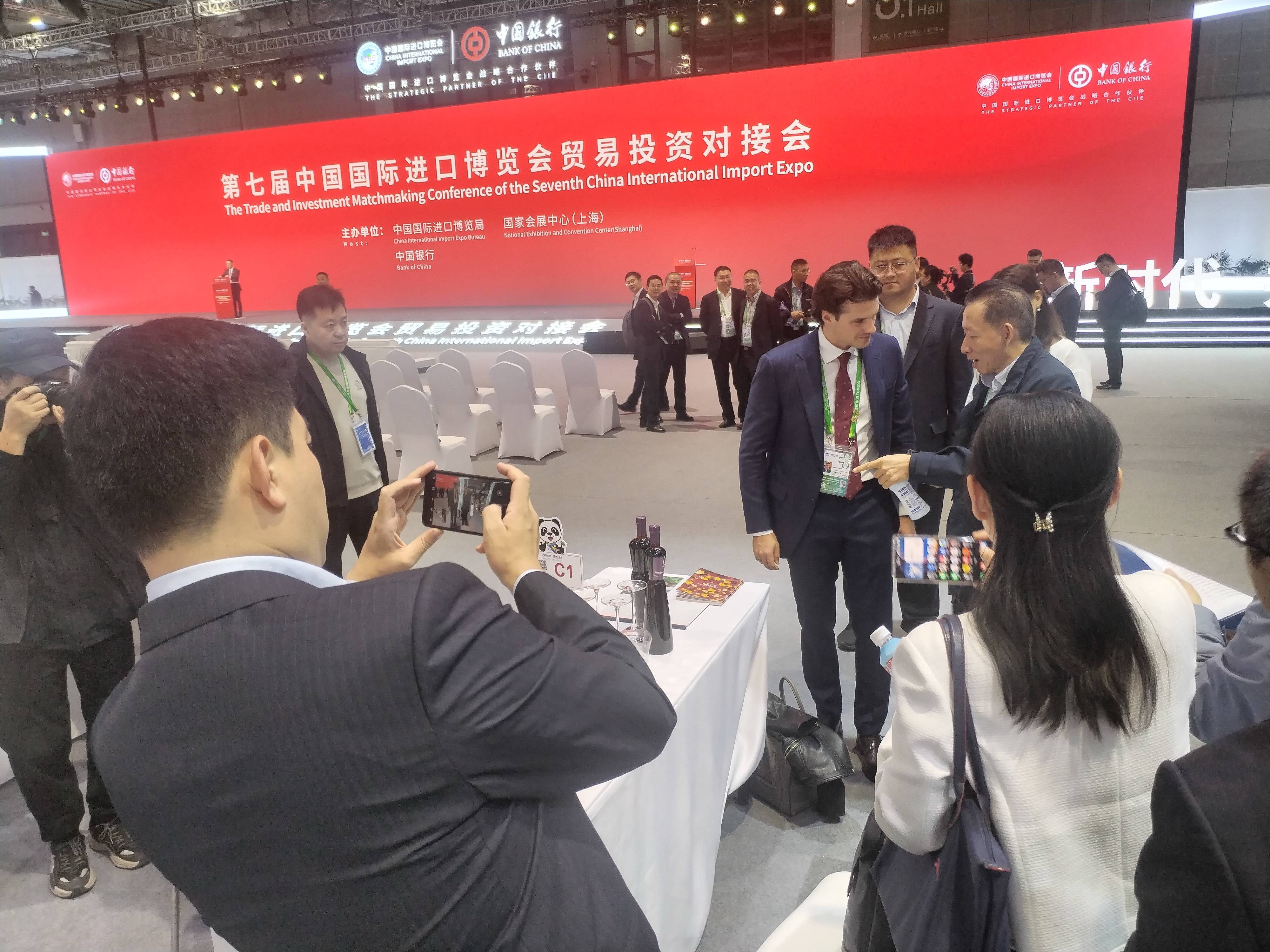 意大利食品与农产品交易团今参访第7届中国进博会