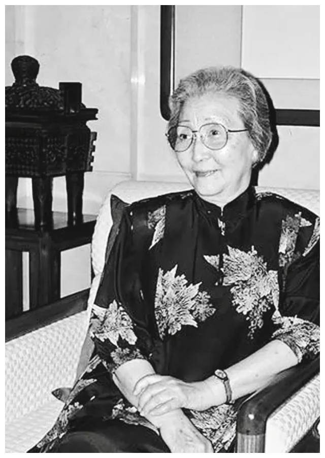 她是蒋百里之女,钱学森夫人,回国任教45年,病逝时党旗盖身