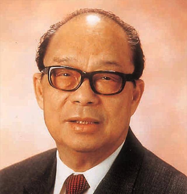 但是两家交往不多,不过在利铭泽与利孝和去世后,利国伟在香港银行家中