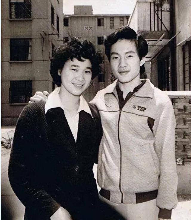 回顾"国乒魔王"曹燕华:爱抽烟爱烫头,22岁宣布退役_施之皓_徐寅_成为