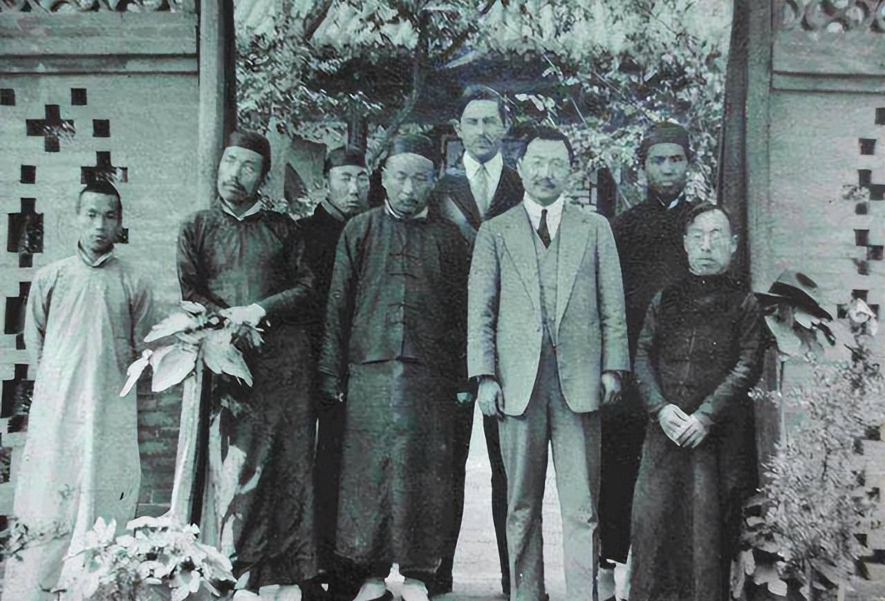 缔造宋氏王朝,民国时期最有财力的女性宋霭龄,却输在"贪"字上_宋嘉树