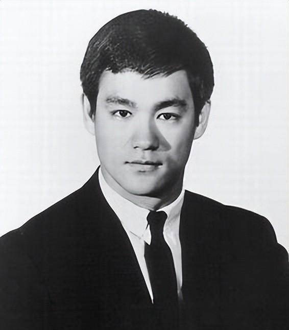 惨死在绯闻艳星床上,49年后,权威医生给出李小龙死因最新说法_丁佩_邹