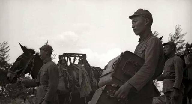 中将和部队分散,"盗"马率部突围,安全返队后提出:和妻子分手_吴先恩