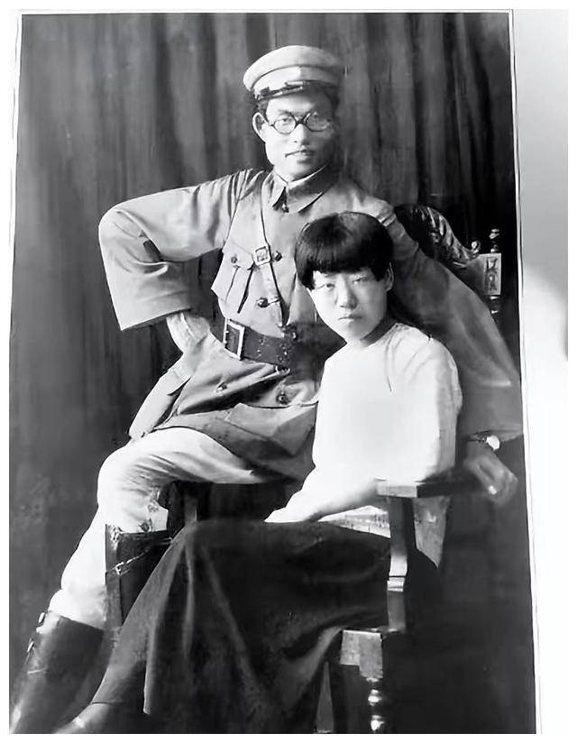 她与开国大将结婚后生下儿女,后嫁河南副省长,子女优秀